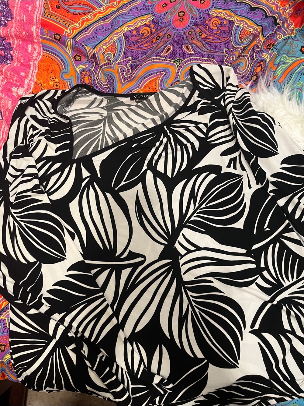 VENUS Black and White Leaf-lightweight long sleeve Top XL